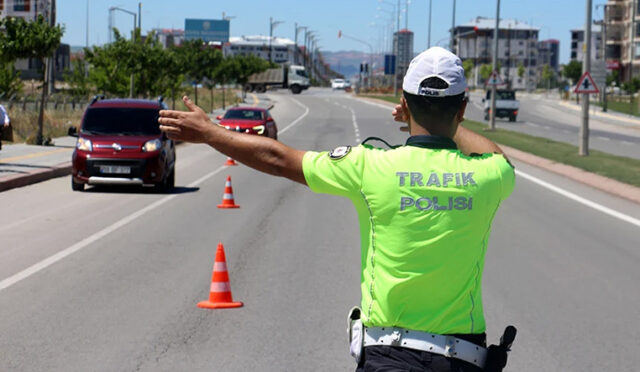 Bütün işler bitti! 2025’te Trafik Cezalarına %43,93 Zam Geliyor! İşte Yeni Yıldaki Trafik Cezaları